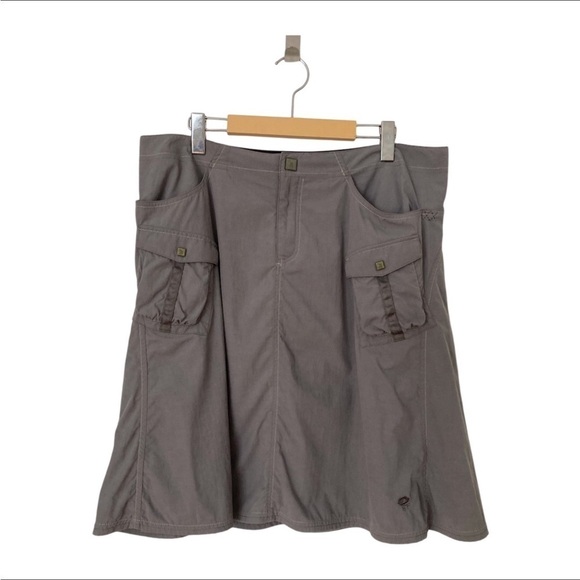 Mountain Hardwear Cargo Hiking Skirt Women's Size 12  Gray Nylon Travel A Line - Picture 1 of 10